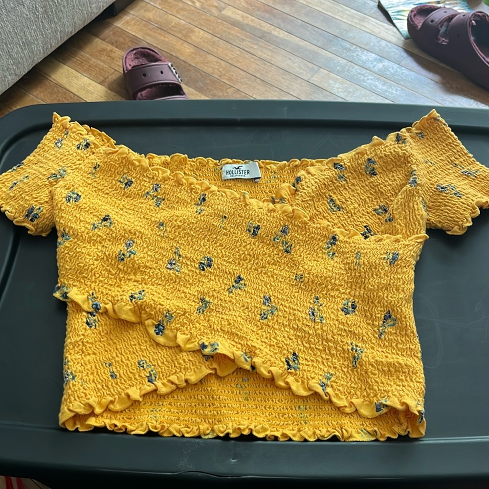 Off the shoulder crop